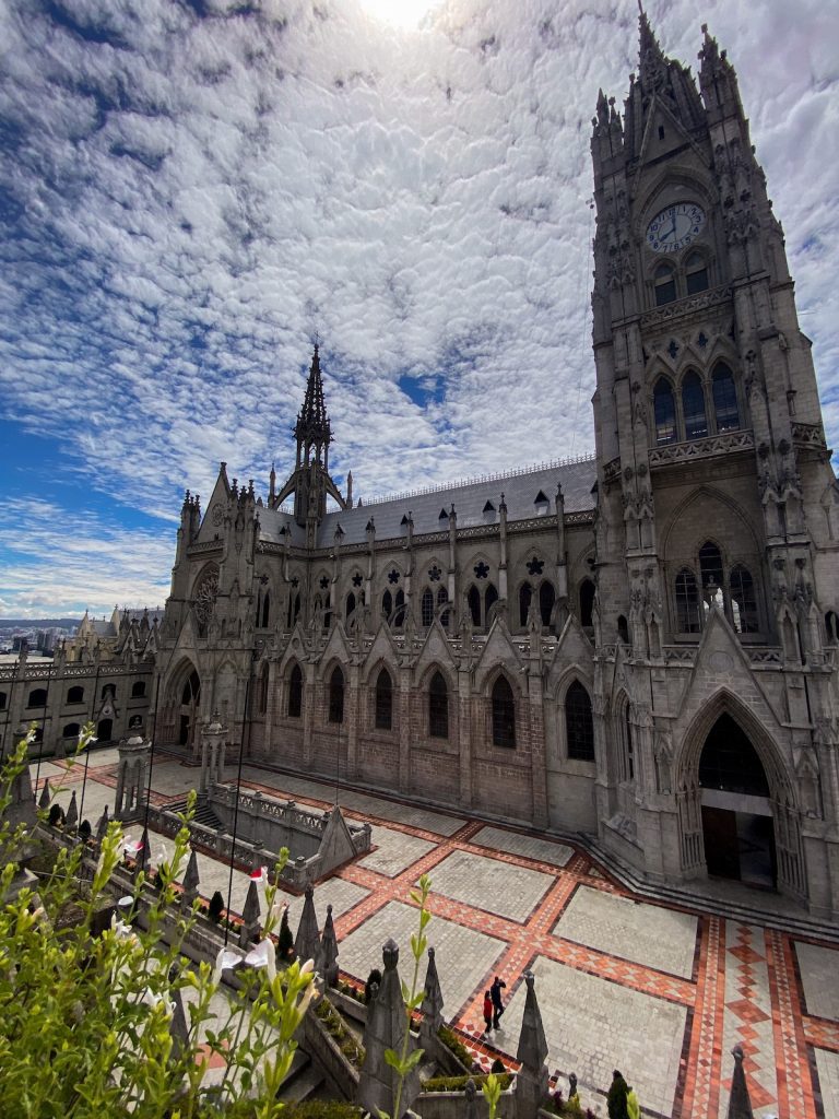 Traveller visit to Quito’s historic center featuring the Basílica del Voto Nacional during extra days before a Galápagos cruise with our agency